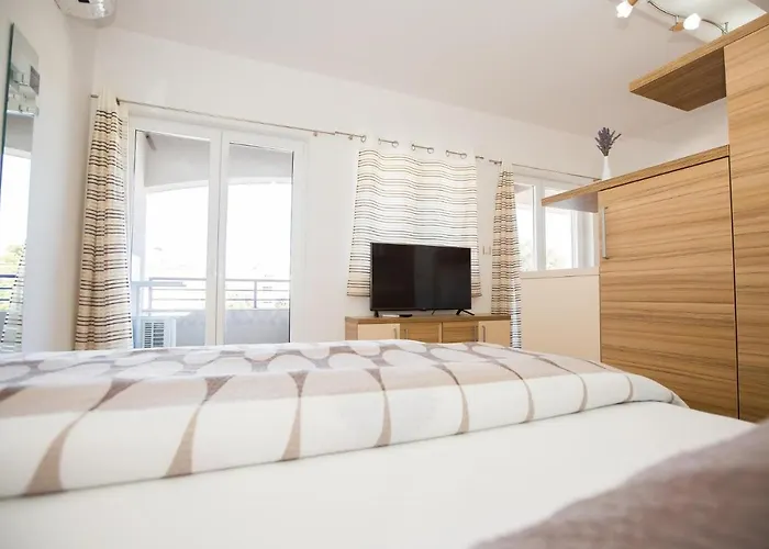 Lavanda - Family Friendly, Beachfront