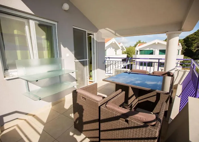 Lavanda - Family Friendly, Beachfront Пашман