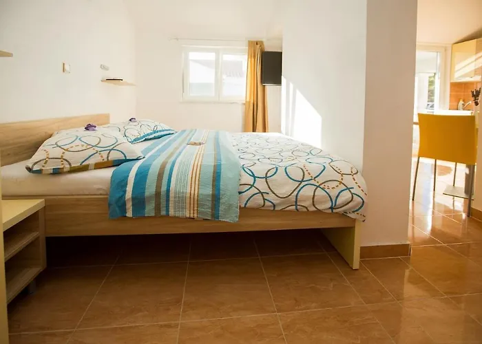 Lavanda - Family Friendly, Beachfront *