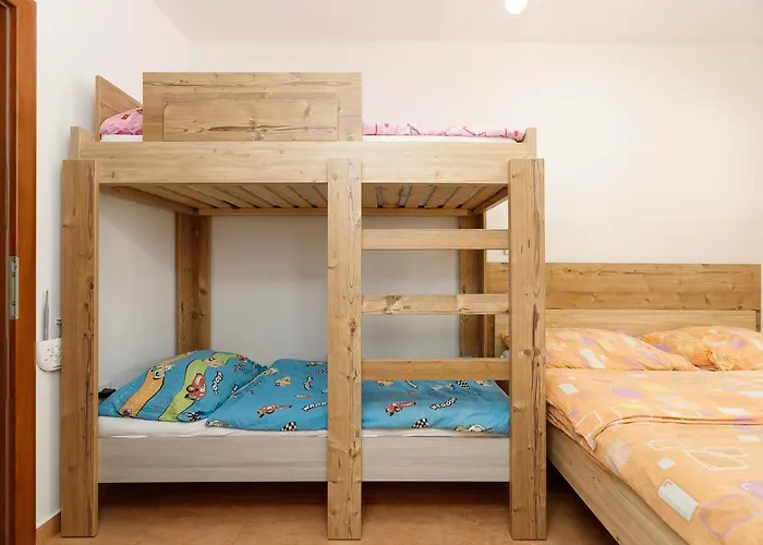 Lavanda - Family Friendly, Beachfront * Пашман