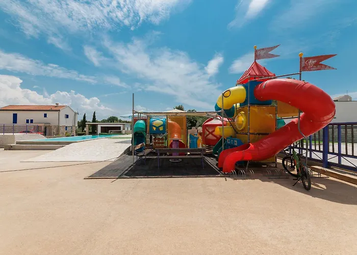 Lavanda - Family Friendly, Beachfront Пашман