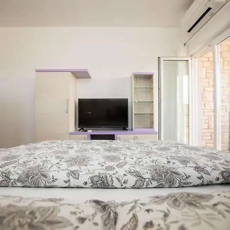 Lavanda - Family Friendly, Beachfront * Pašman