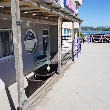 Lavanda - Family Friendly, Beachfront *