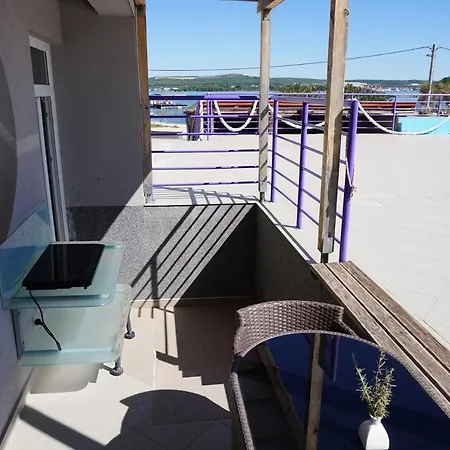 Appartement Lavanda - Family Friendly, Beachfront