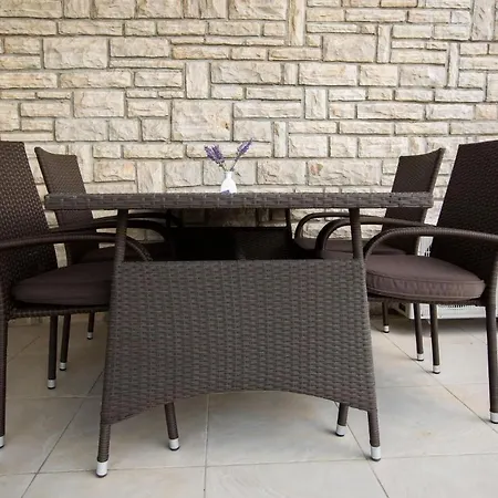 Lavanda - Family Friendly, Beachfront *