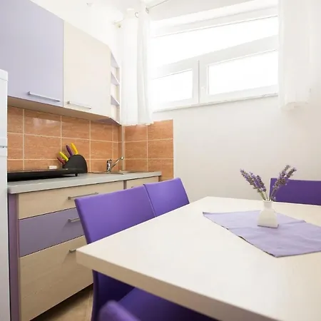Appartement Lavanda - Family Friendly, Beachfront *