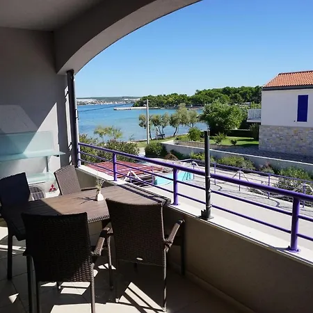 شقة Lavanda - Family Friendly, Beachfront