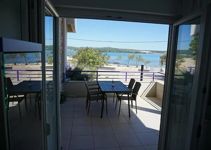 Lavanda - Family Friendly, Beachfront Apartamento *