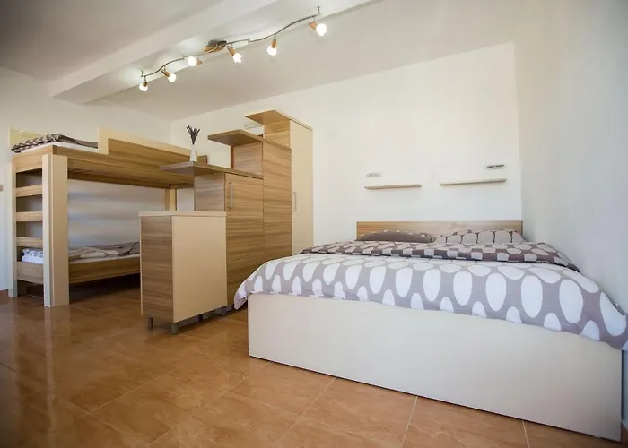 Διαμέρισμα Lavanda - Family Friendly, Beachfront