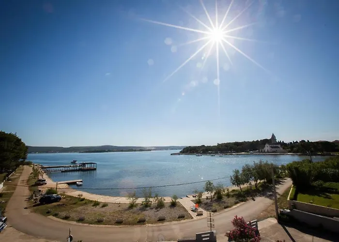 Lavanda - Family Friendly, Beachfront Διαμέρισμα *