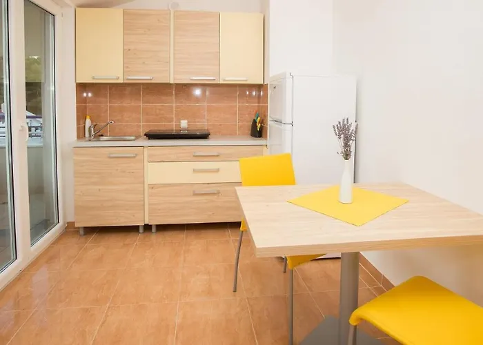 Lavanda - Family Friendly, Beachfront * Pašman