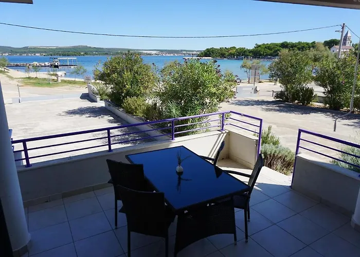 Lavanda - Family Friendly, Beachfront