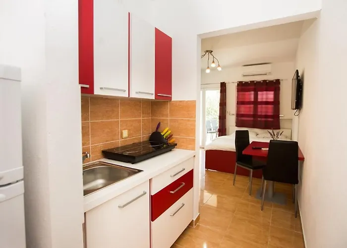 Lavanda - Family Friendly, Beachfront