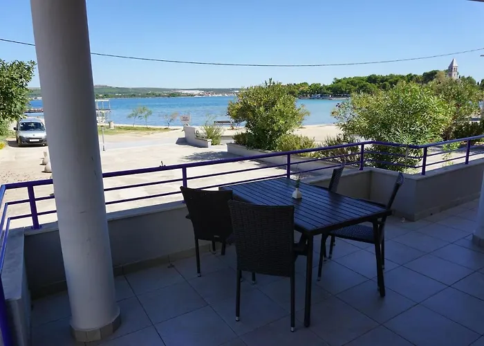 Διαμέρισμα Lavanda - Family Friendly, Beachfront *