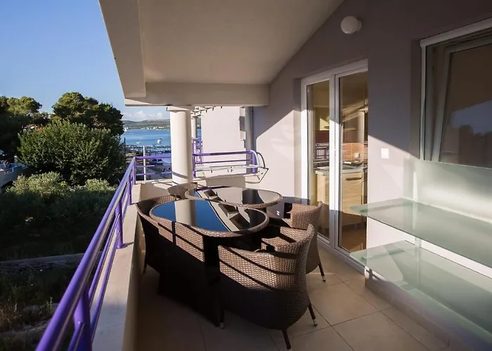 Lavanda - Family Friendly, Beachfront *