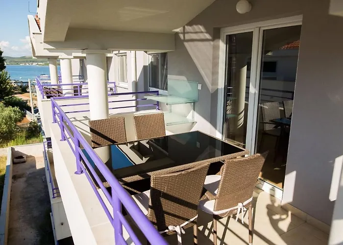 Lavanda - Family Friendly, Beachfront *