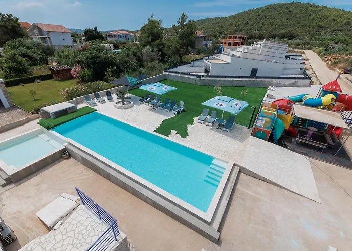 Lavanda - Family Friendly, Beachfront